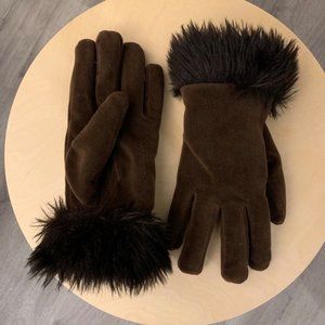 Brown winter gloves